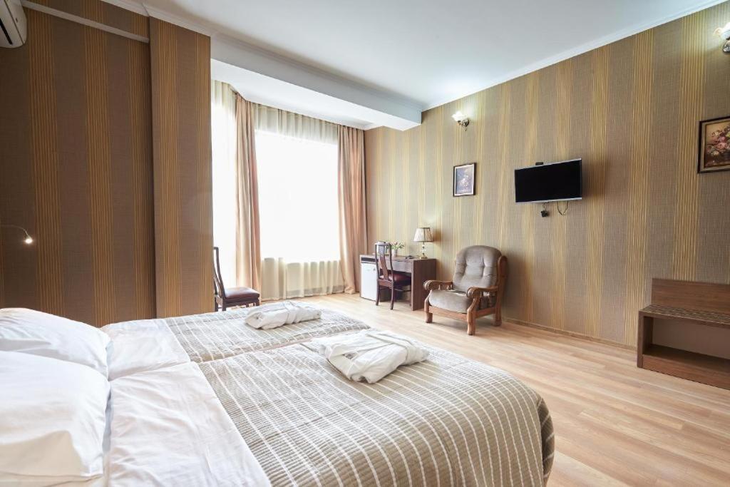 The Hilltop Skyline Hotel Tbilisi Eksteriør billede