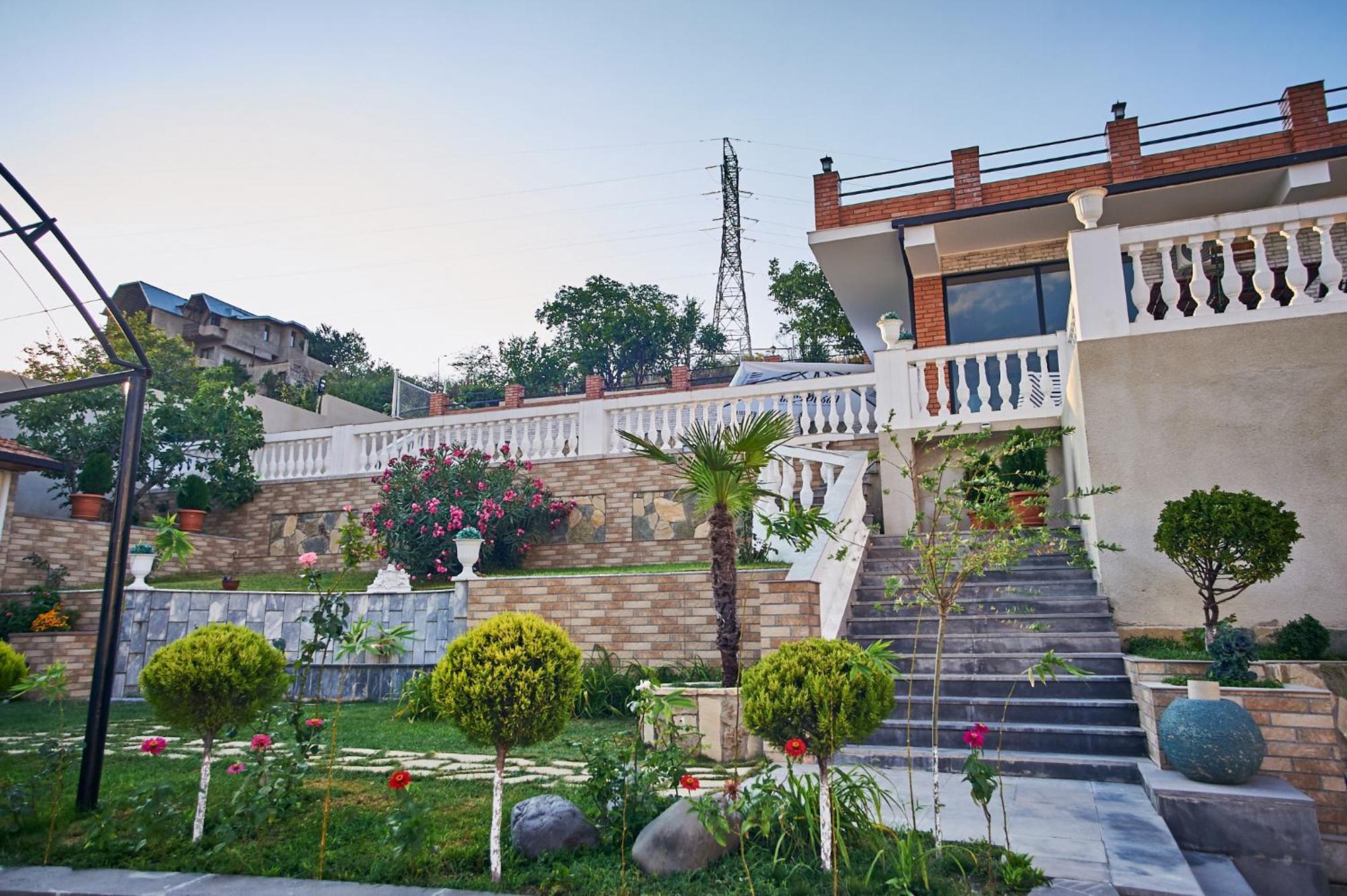 The Hilltop Skyline Hotel Tbilisi Eksteriør billede